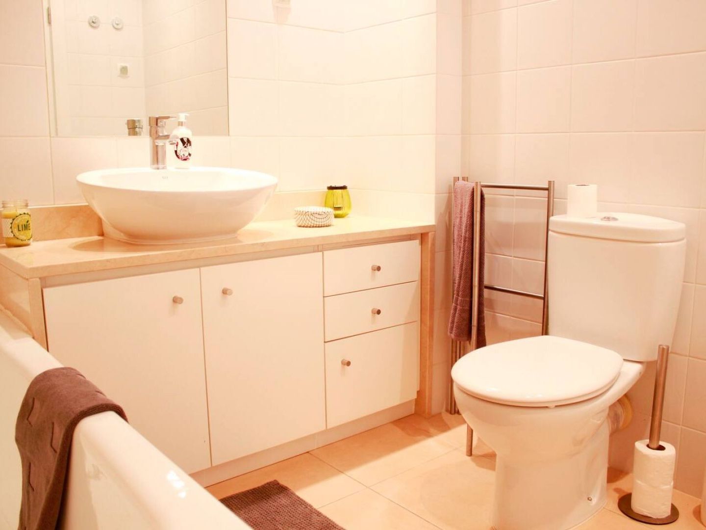 Joivy Modern 1-Bed Apt With Terrace, Moments From Sao Bento Palace Lisbon Exterior photo